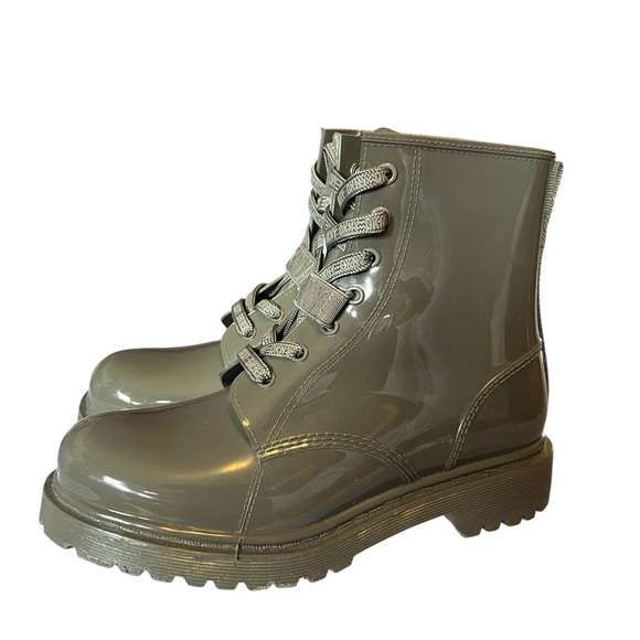 NWOB~ Dkny Tilly Rain Boot Womens
Waterproof Lace Up Booties. Size 8m. - Picture 6 of 10